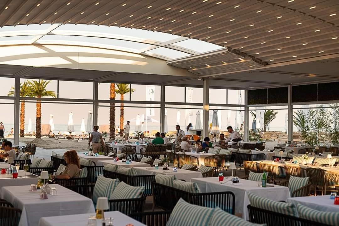 White Tower Mamaia Prestige Apartments Extérieur photo