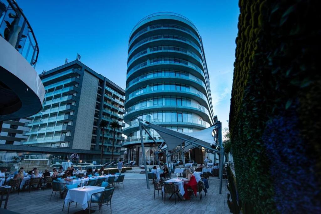 White Tower Mamaia Prestige Apartments Extérieur photo