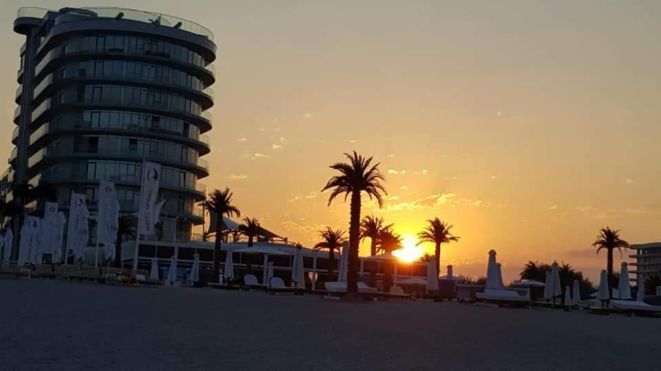White Tower Mamaia Prestige Apartments Extérieur photo