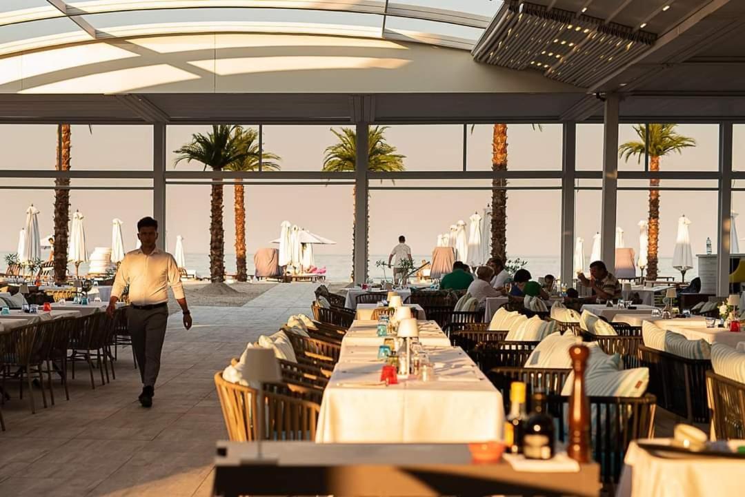 White Tower Mamaia Prestige Apartments Extérieur photo