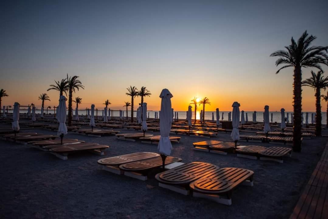 White Tower Mamaia Prestige Apartments Extérieur photo